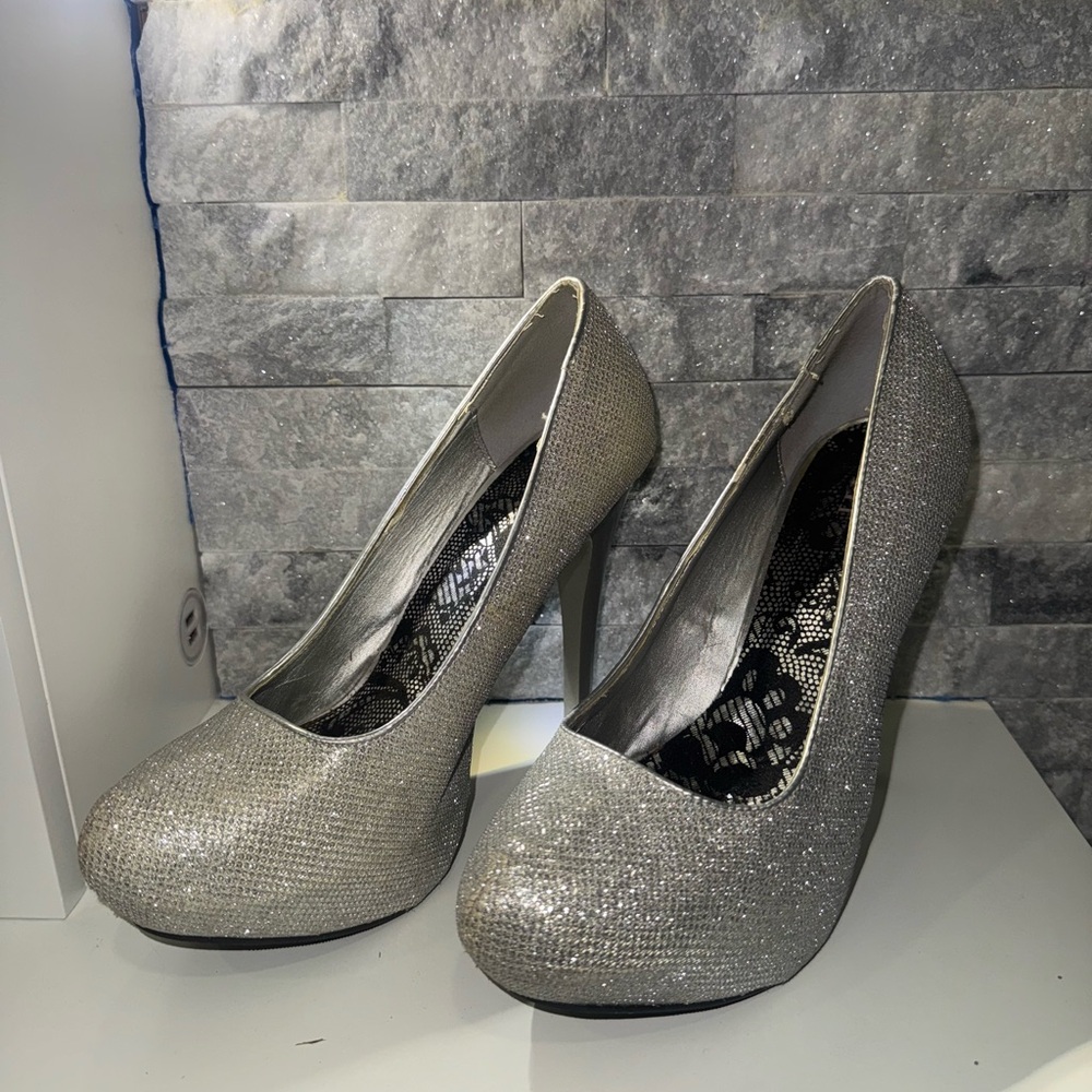 Shi by JOURNEYS Sparkling Silver Heels